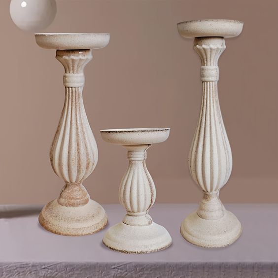 Candelabro de madera europeo  de 3 piezas