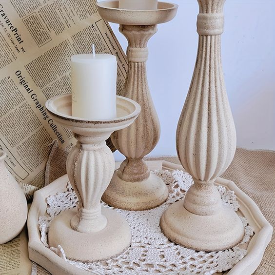 Candelabro de madera europeo  de 3 piezas